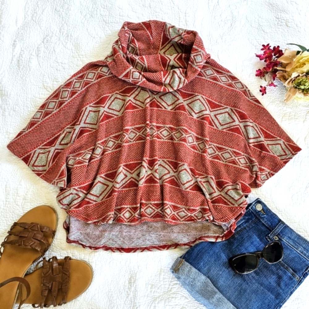 XXI Women's Bohemian Cropped Poncho Medium Burnt Orange Beige Geometric Aztek